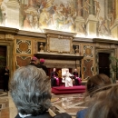 The audience in the Clementine Hall. From the opening speach of the Patriarch of Venice Francesco Moraglia:
„The Nativity we offer today has one caracteristics - it is made of sand. Sand runs between the fingers of a hand. Sand reminds us of earth. Sand reminds us of the ephemerality.“
(Photo S.Ruseler)
